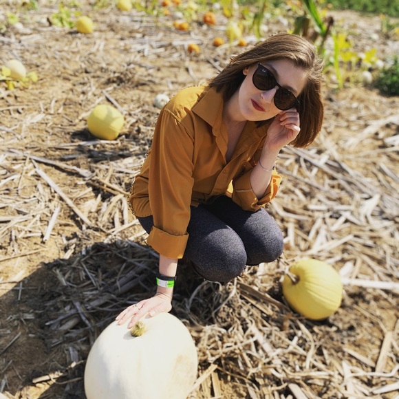 Meet your Posher, Lauren - Picture 3 of 3